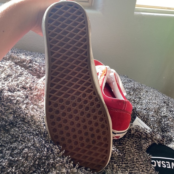 Red vans - Picture 3 of 3